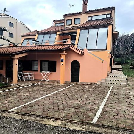 Apartmani Delas Pjescana Uvala Exteriör bild