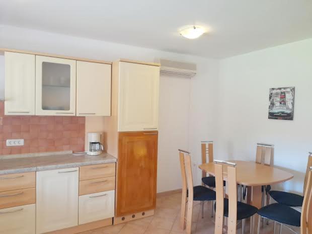 Apartmani Delas Pjescana Uvala Exteriör bild