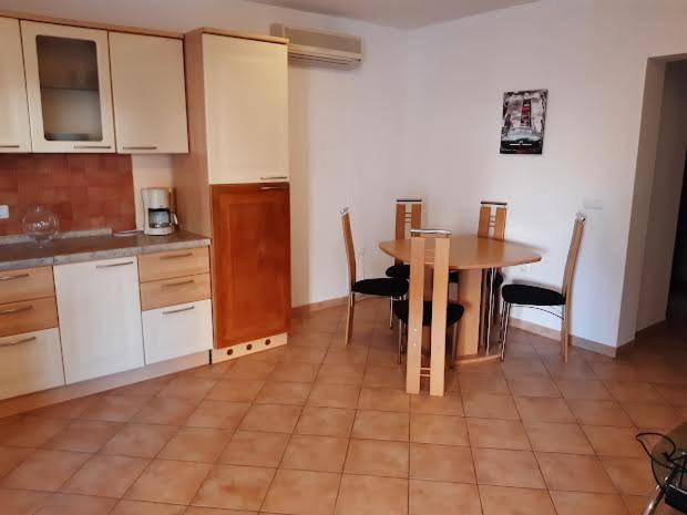 Apartmani Delas Pjescana Uvala Exteriör bild