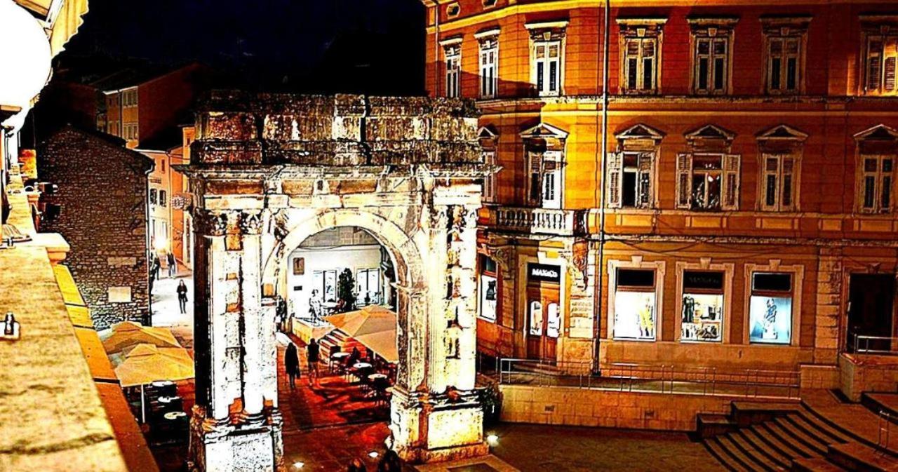 Apartmani Delas Pjescana Uvala Exteriör bild