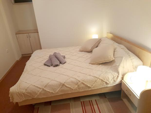 Apartmani Delas Pjescana Uvala Exteriör bild