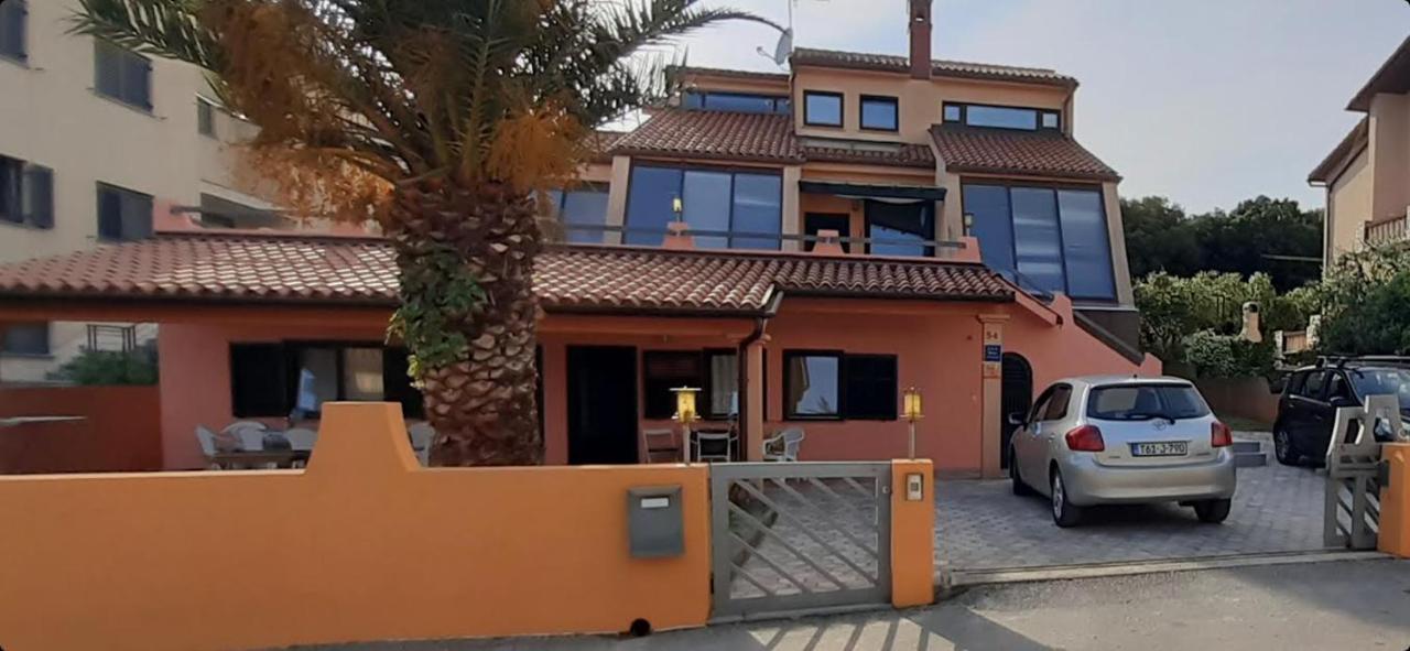 Apartmani Delas Pjescana Uvala Exteriör bild