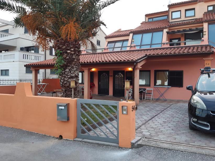 Apartmani Delas Pjescana Uvala Exteriör bild
