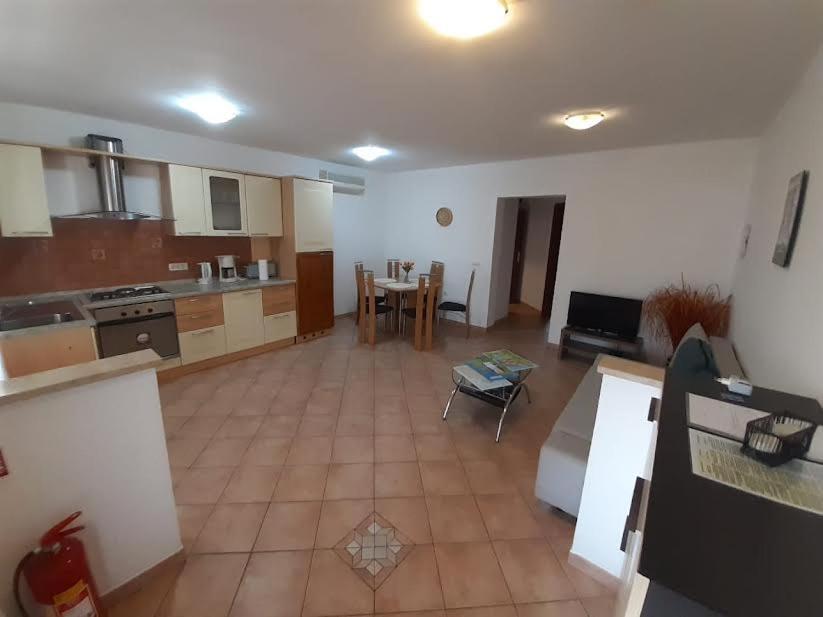 Apartmani Delas Pjescana Uvala Exteriör bild