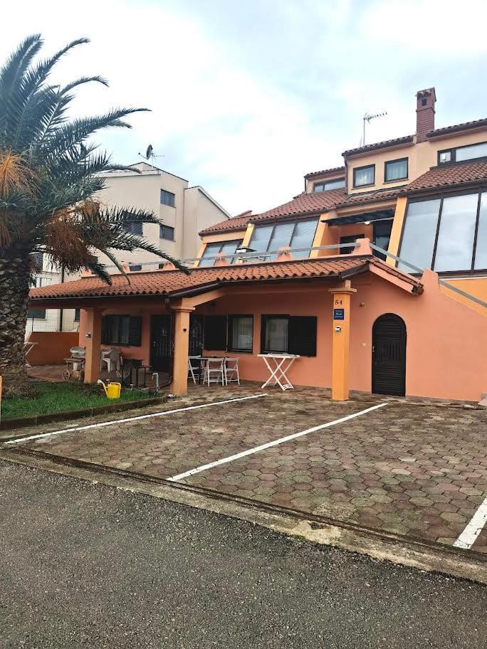 Apartmani Delas Pjescana Uvala Exteriör bild