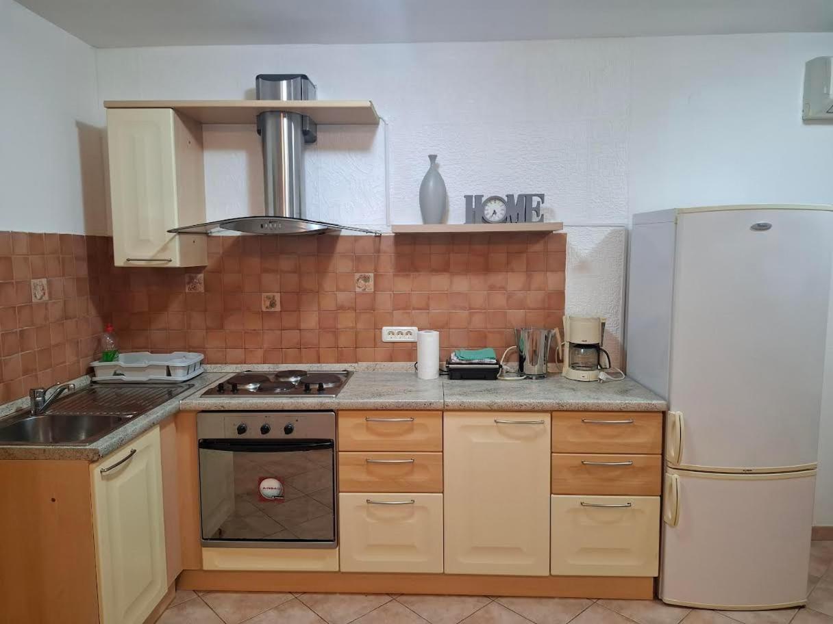 Apartmani Delas Pjescana Uvala Exteriör bild